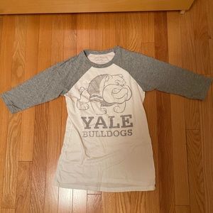 Yale bulldogs gray baseball tee